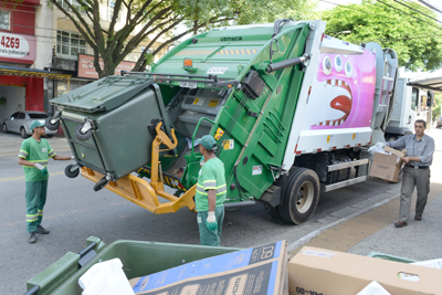Moradores têm de separar o lixo reciclável para coleta (Foto: Divulgação/PMSBC)