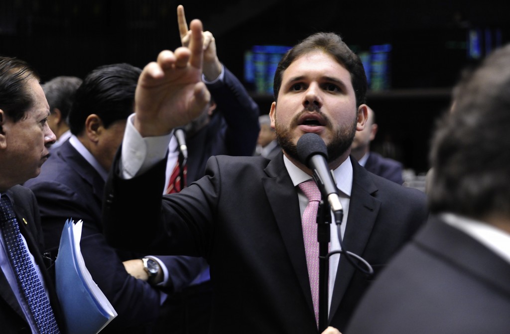 Brasília- DF- Brasil- 19/11/2015- Sessão extraordinária para discussão e votação de diversos projetos. Na foto, Dep. Hugo Motta (PMDB-PB). Foto: Alex Ferreira/ Câmara dos Deputados