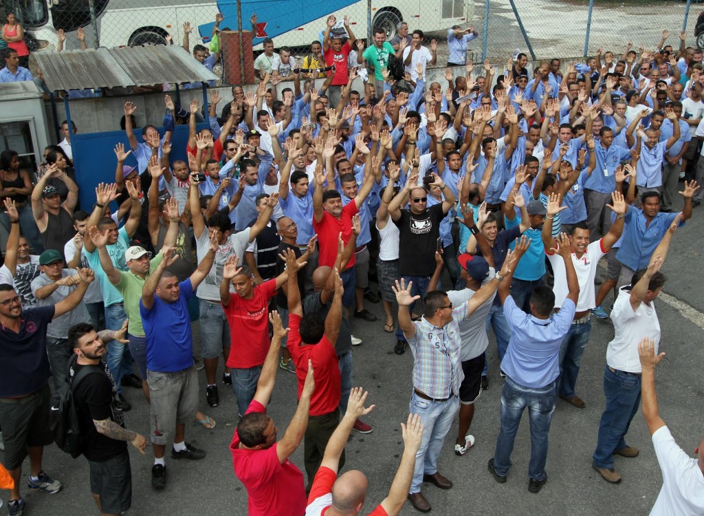 Trabalhadores da Arteb pararam em protesto a demissões. Foto: Edu Guimarães/SMABC