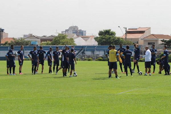 Mesmo desfalcado, o São caetano foi superior ao adversário (Foto: Divulgação)