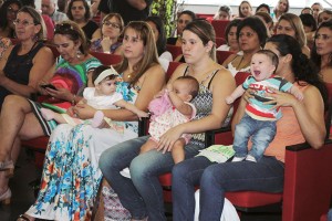 Mauá ensina a cuidar do bebê (Foto: Gil Sobrinho/PMM)