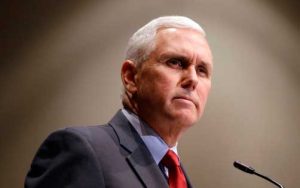 Mike Pence fala de hackers (Foto: Associated Press)