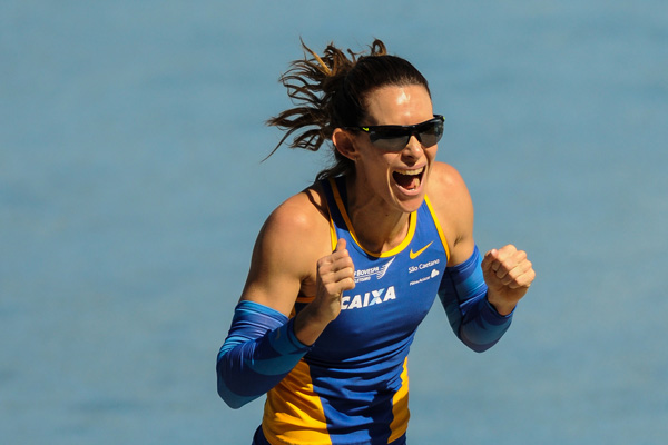 Fabiana Murer vibra com resultado: 4,87 m (Agência Luz/BM&FBOVESPA)