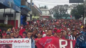 Manifestantes percorreram a região central de Santo André (Foto: Divulgação / MTST)