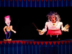 Espetáculo aborda a expressão artística do circo com a fragilidade do papel (Foto: Divulgação)