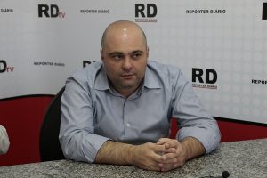 Márcio Della Bella concede entrevista ao RDtv (Foto: Caíque Alencar) 