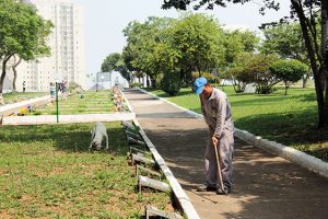 Cemitério Curuçá, em Santo André, recebe manutenção (Foto: Pedro Diogo)