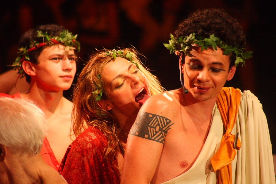 z-celso-festeja-em-bacantes-o-ritual-que-fundou-a-arte-de-dion-sio