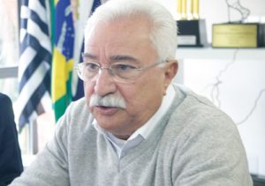 Pinheiro é cobrado (Foto: Banco de Dados)