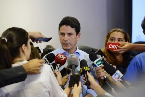 Brasília - O Ministro das Cidades, Bruno Araújo concede entrevista a imprensa (Domingos Tadeu/Agência Brasil)