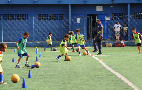 Jogadores do Atlético Mineiro visitam alunos da Escolinha de Futebol de  Diadema - Prefeitura de Diadema