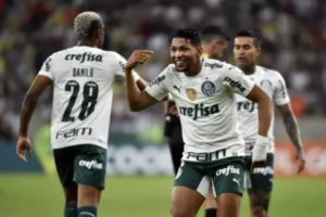 Atlético-MG vence o Bragantino e entra no G6 do Brasileirão