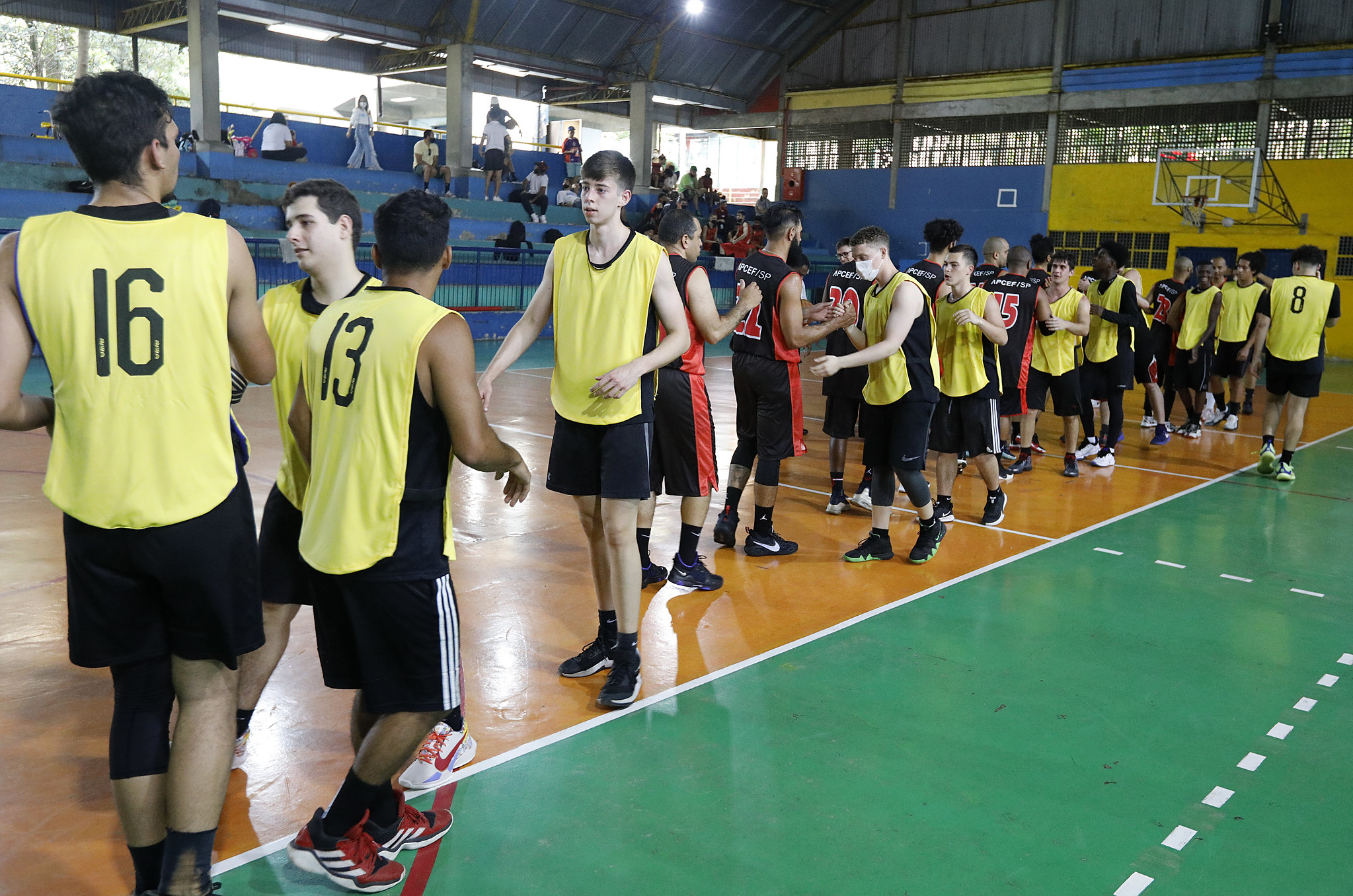 Torneio de basquete reúne mais de 500 atletas de vários países em Santos