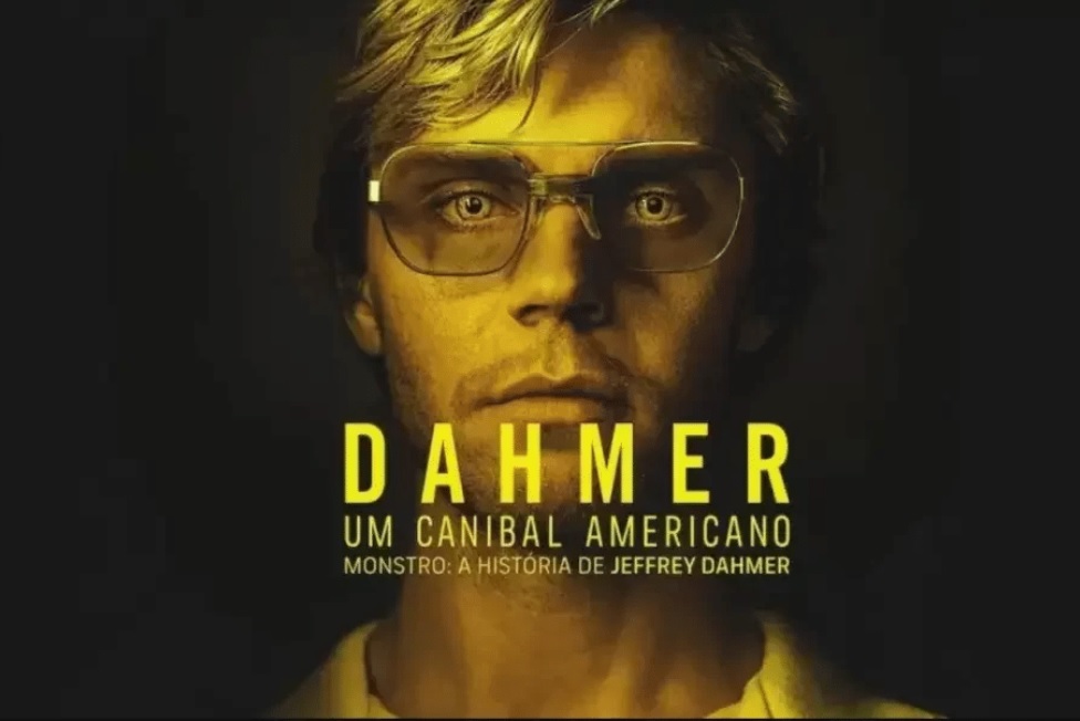 Pai de Jeffrey Dahmer estuda processar Netflix por séries sobre o
