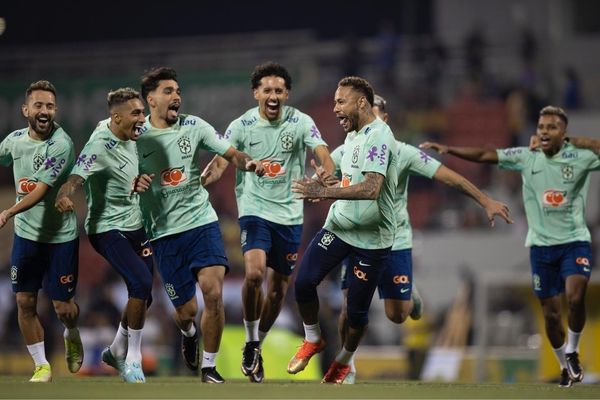 Jogadores se apresentam à seleção brasileira nesta segunda e fazem primeiro  treinamento