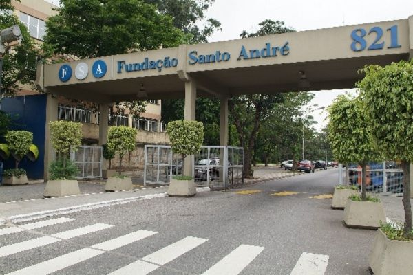 Alunos de Direito da Fundação Santo André visitam sede da Nelson