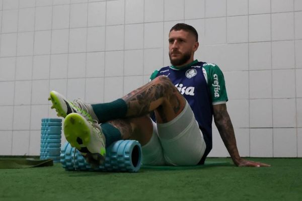 Palmeiras faz 3 a 0 no Inter e dorme líder do Brasileirão