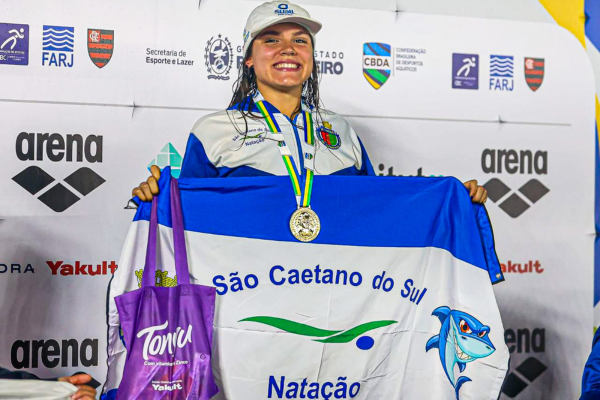 Nadadora de São Caetano garante ouro e vaga no Mundial Juvenil