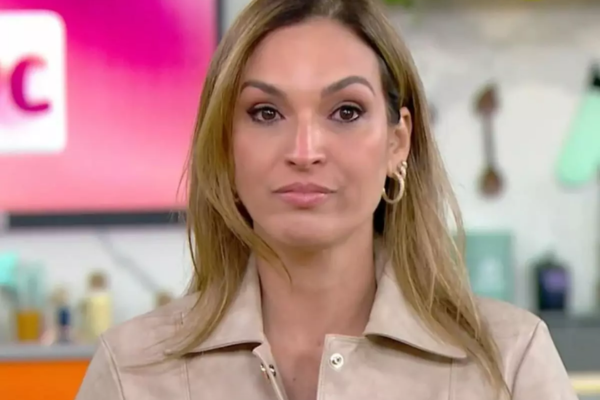Talitha Morete chora ao vivo ao falar sobre perda do bebê de Tati Machado