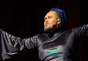 Ator de 25 anos morre durante a estreia do musical 'Aladdin' em teatro ...