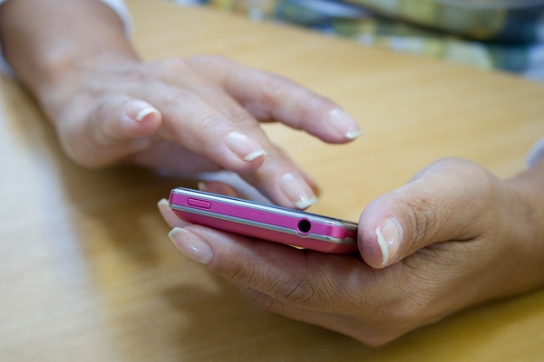 imagem-prefeito-proibe-funcionario-de-usar-celular-durante-expediente